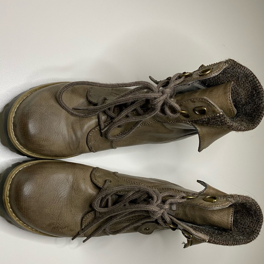 Combat boots